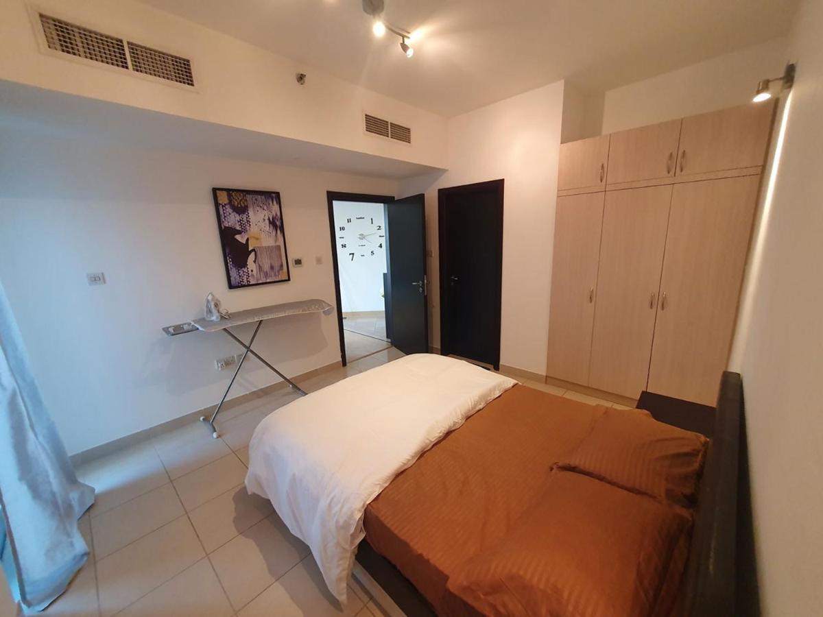 Apartamento La Riviera Dubái Exterior foto